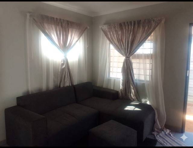 2 BEDROOM HOUSE FOR SALE IN PROTEA GLEN